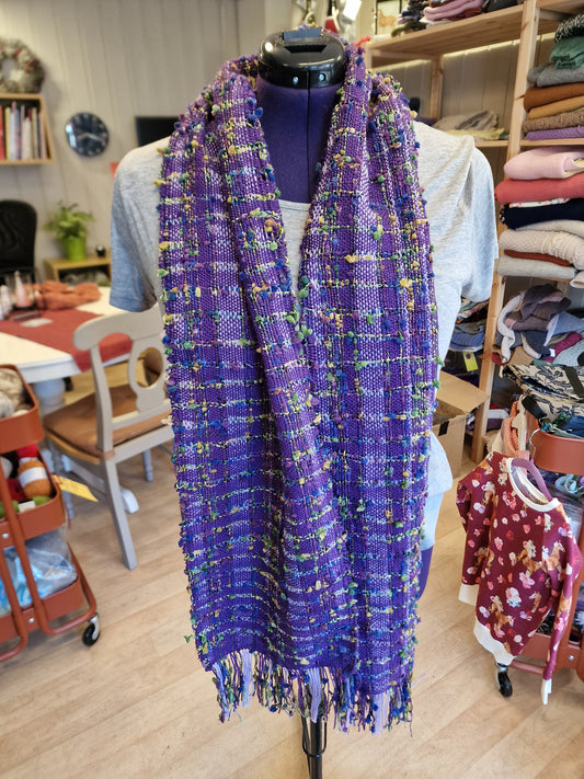 Vevd skjerf i effektgarn