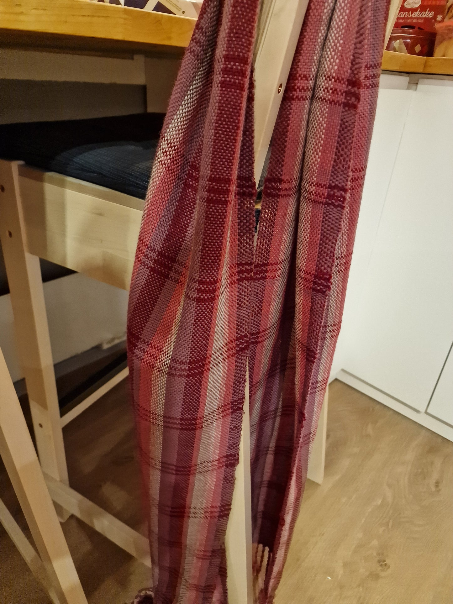 Vevd skjerf med frynser