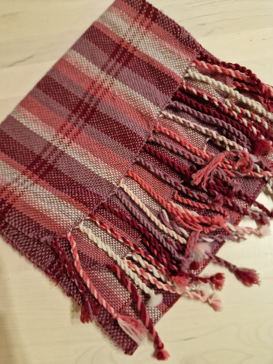 Vevd skjerf med frynser