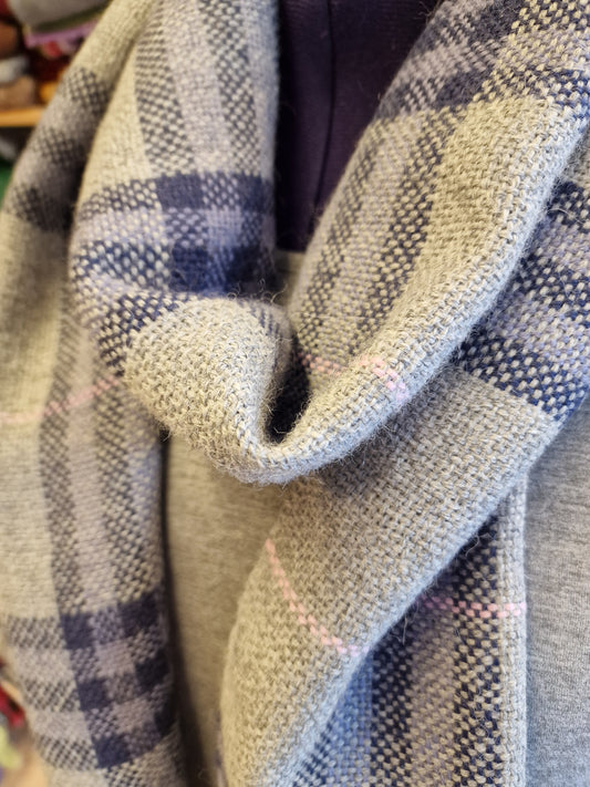 Vevd skjerf i Drops alpakka