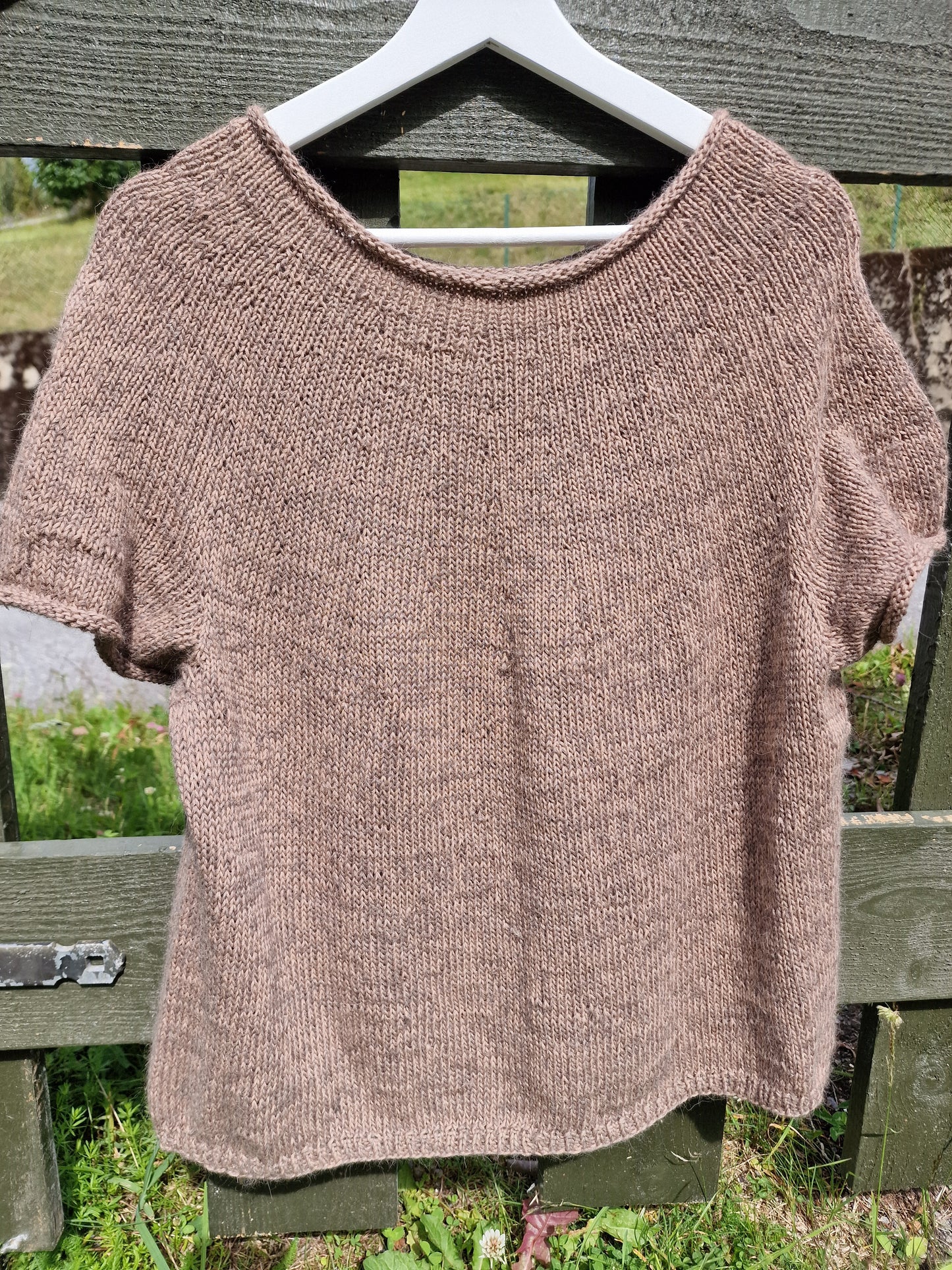 Plain yoke Tee.