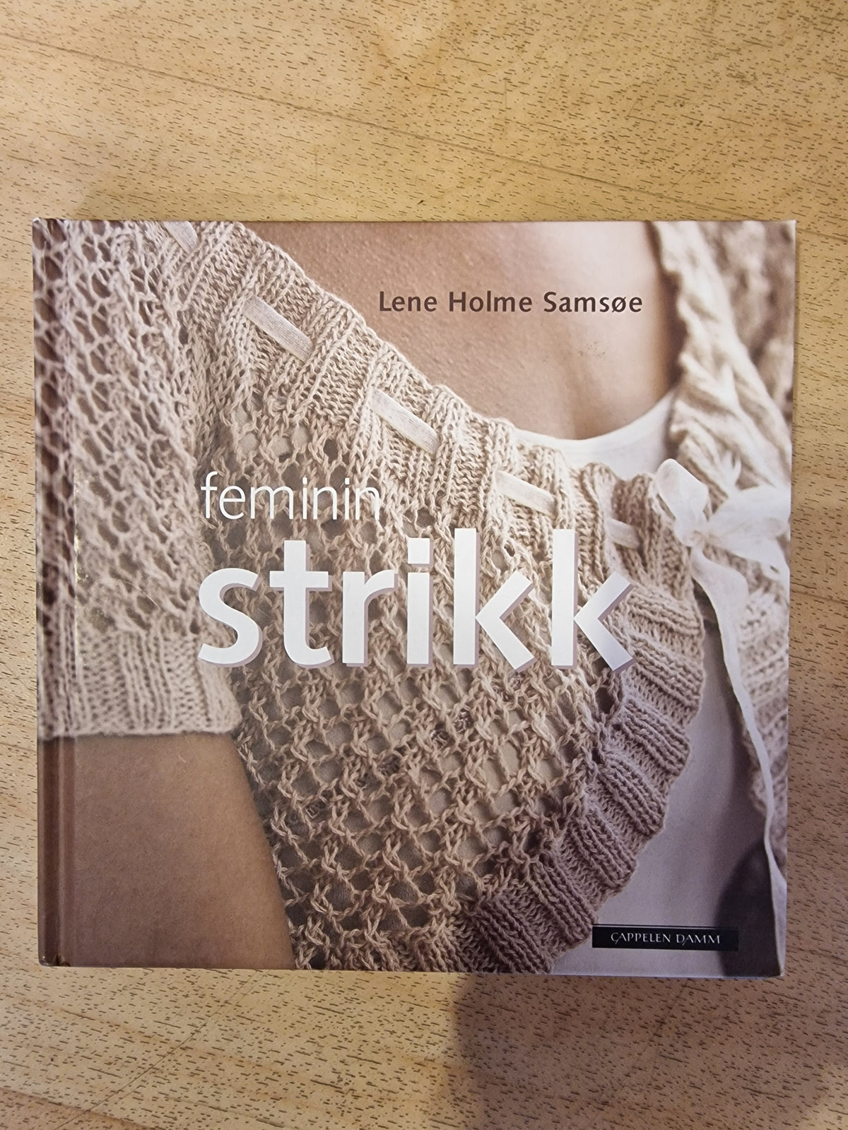 Feminin strikk