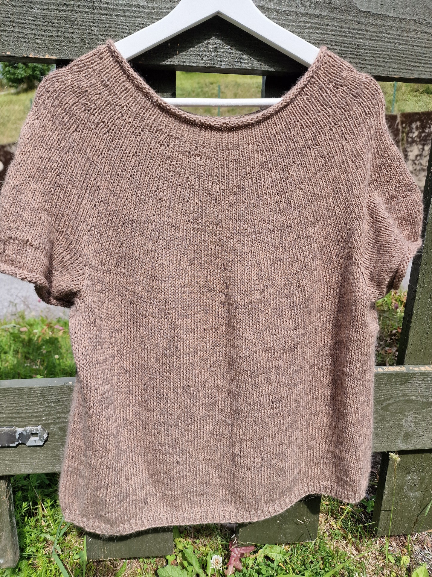 Plain yoke Tee.