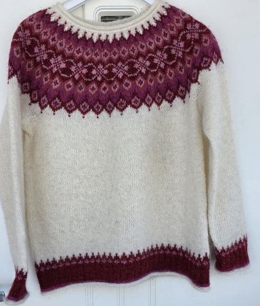 Skjoldmøy fra Vanja strikk.