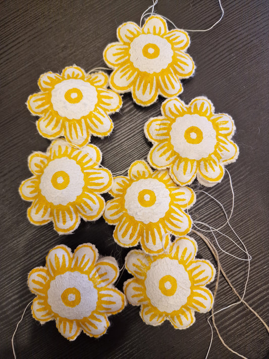 Gule blomster i skinn