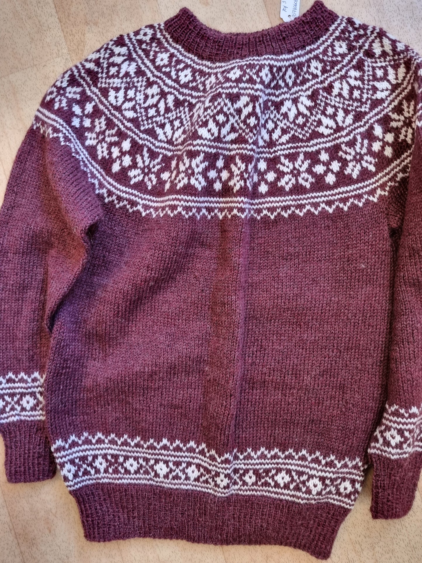 Genser med mønster border og rundfelling