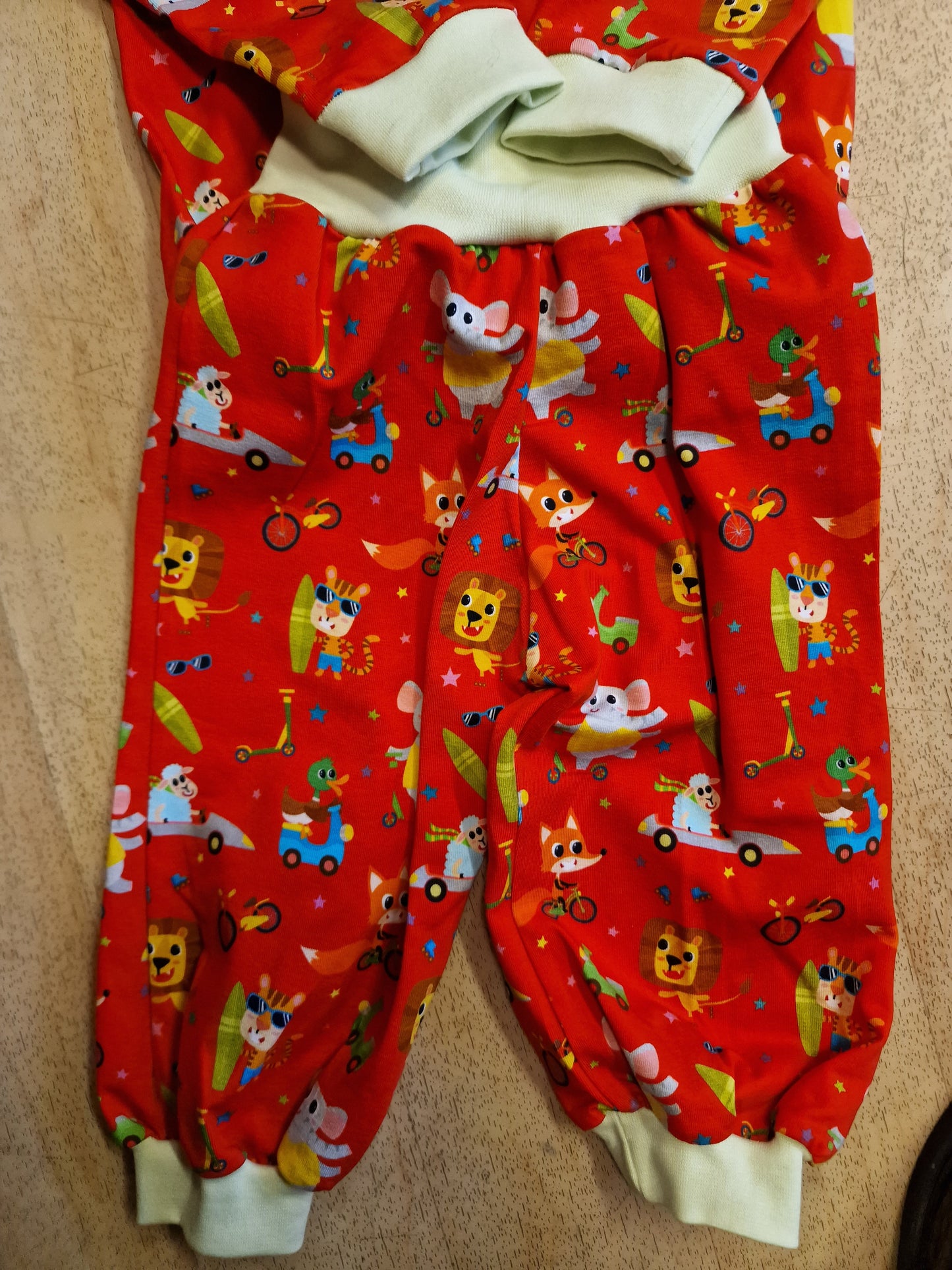 Sett i jerseystoff. Str 86