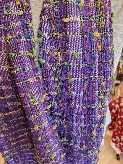 Vevd skjerf i effektgarn