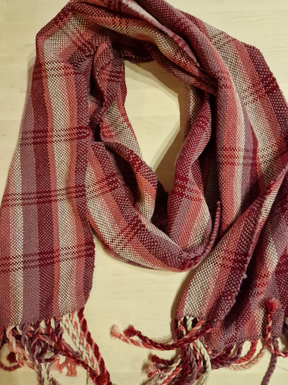 Vevd skjerf med frynser