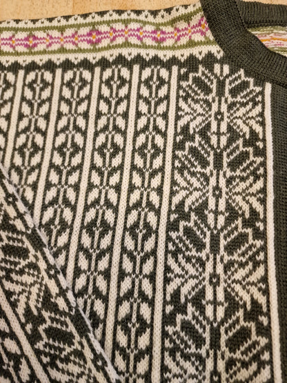 Maskinstrikket kofte fra husfliden.