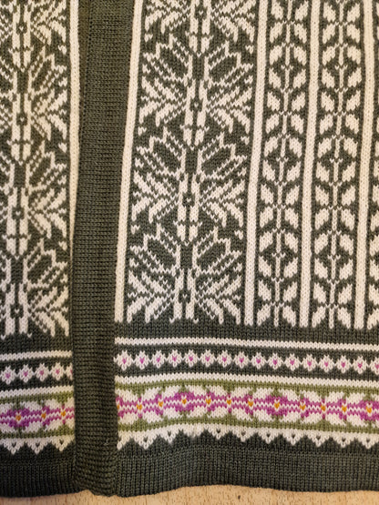 Maskinstrikket kofte fra husfliden.