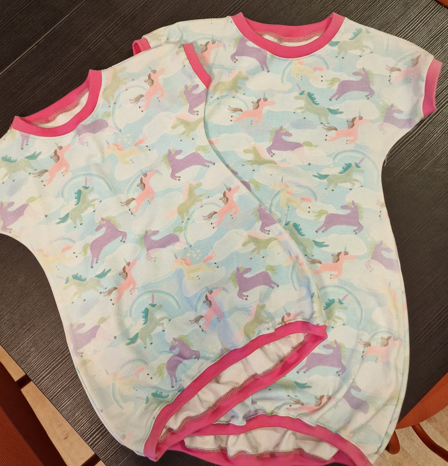 Kjole/tunika med enhjørning.