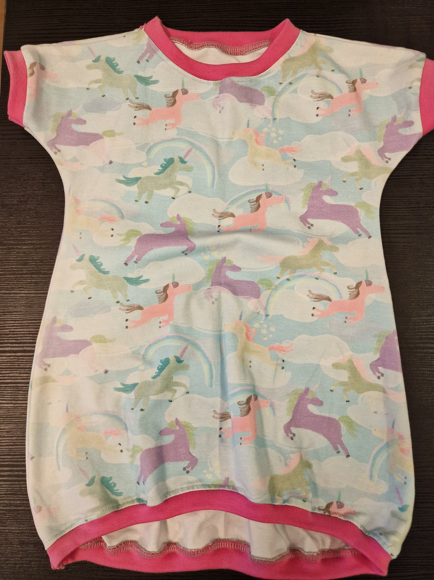 Kjole/tunika med enhjørning.