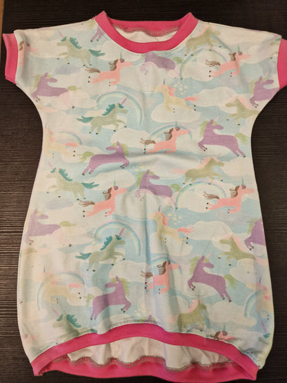 Kjole/tunika med enhjørning.