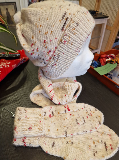 Sett med lue, votter og skjerf.