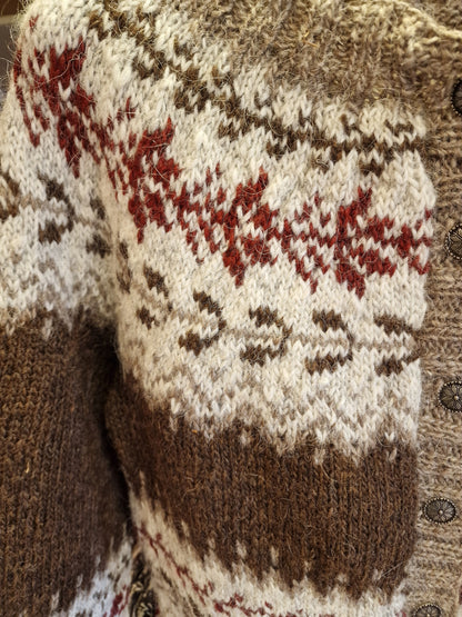 Maja i brun og beige.