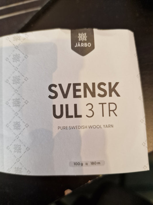 Håndfarget ren ull.