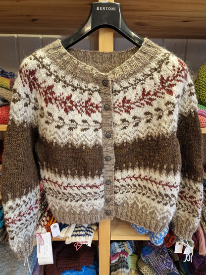 Maja i brun og beige.