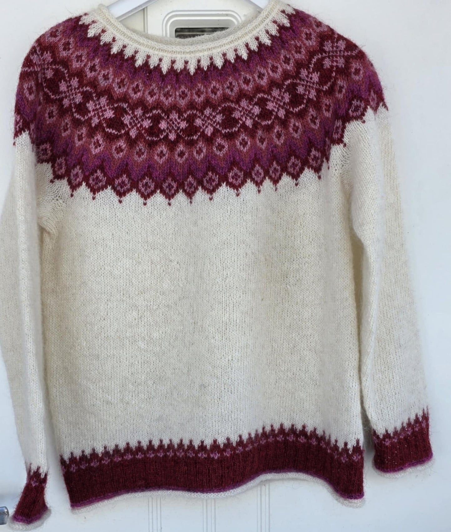 Skjoldmøy fra Vanja strikk.