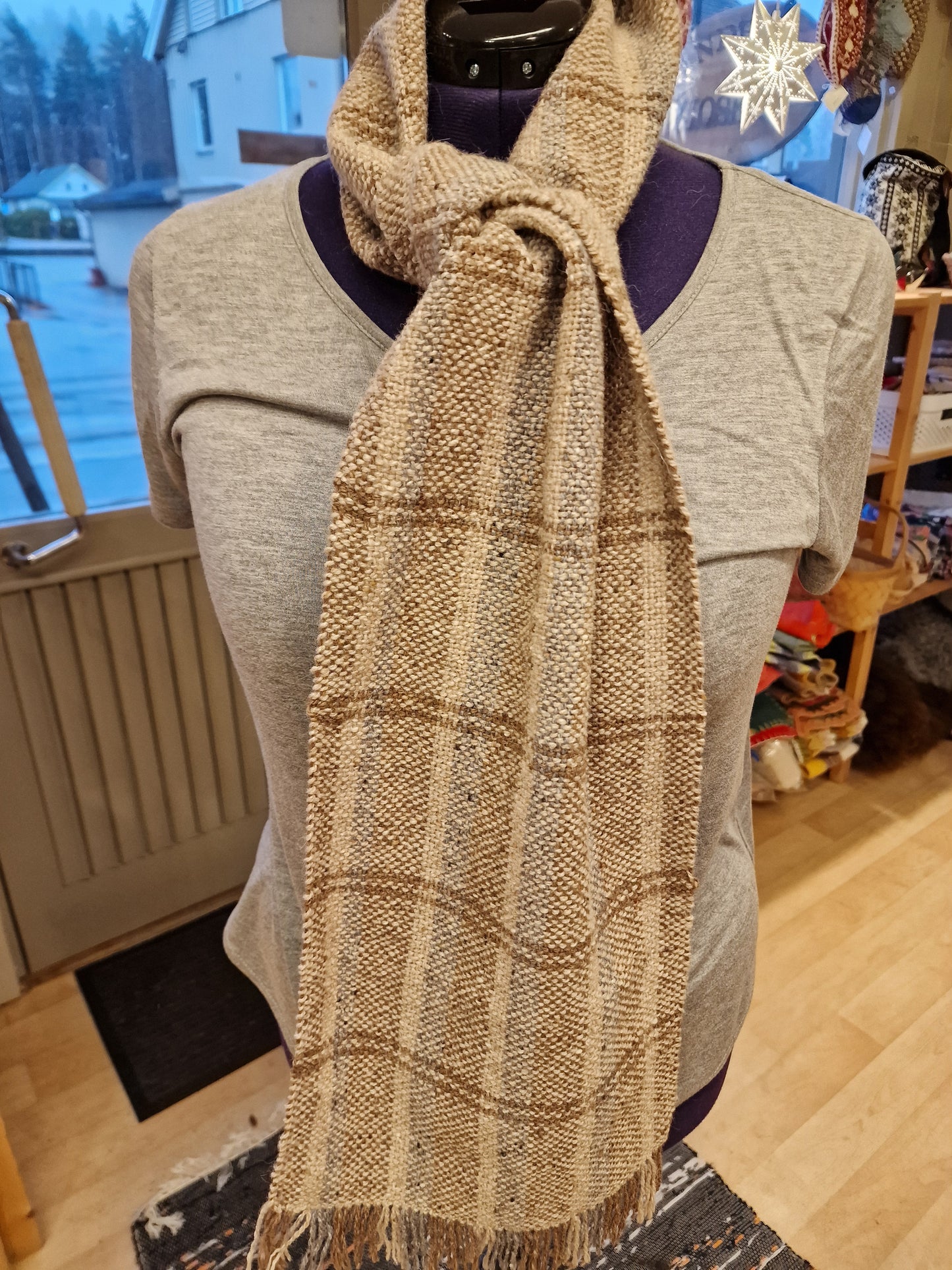 Vevd skjerf i tweed garn