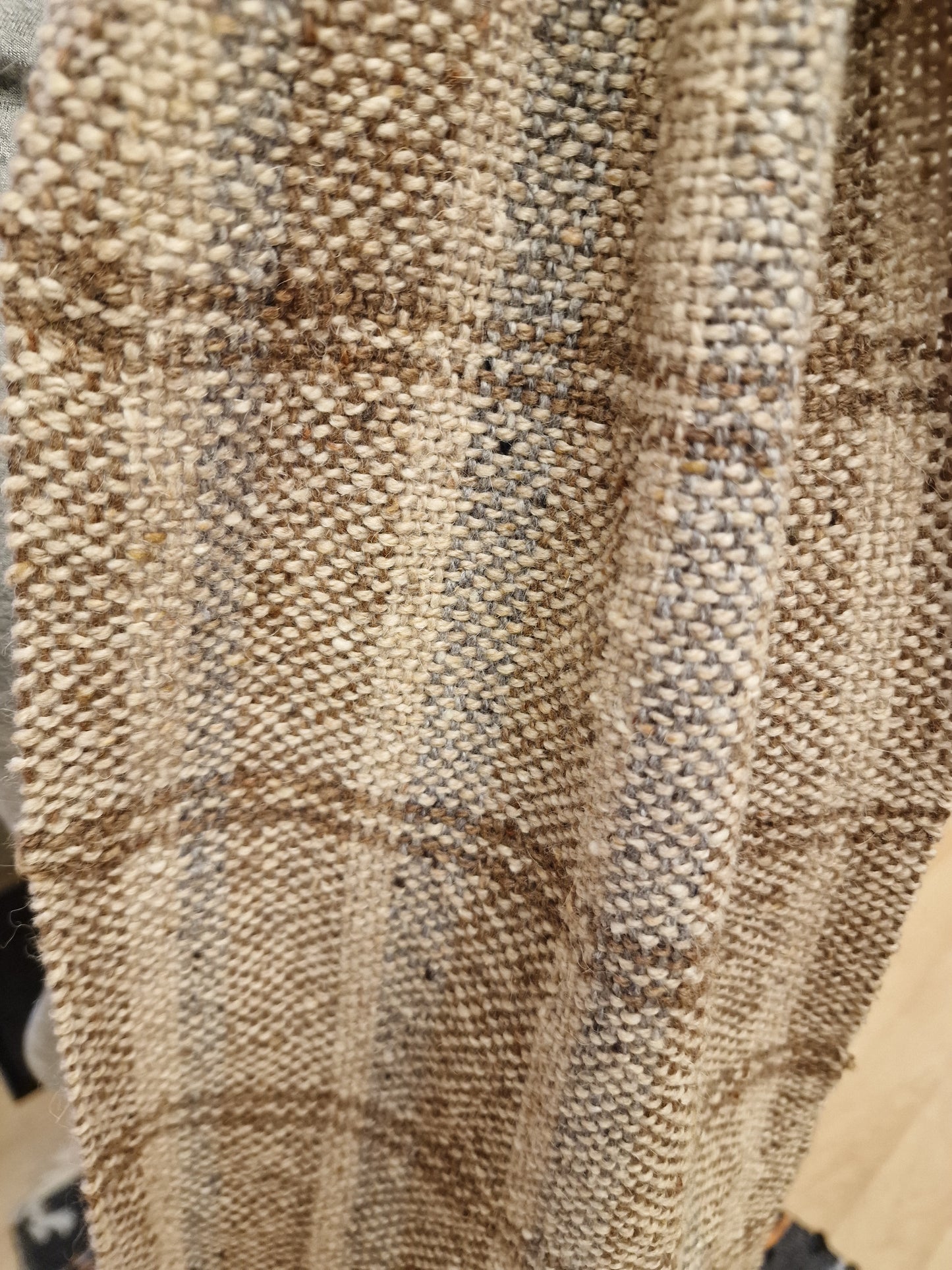 Vevd skjerf i tweed garn