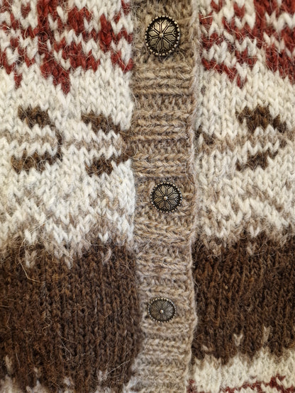 Maja i brun og beige.