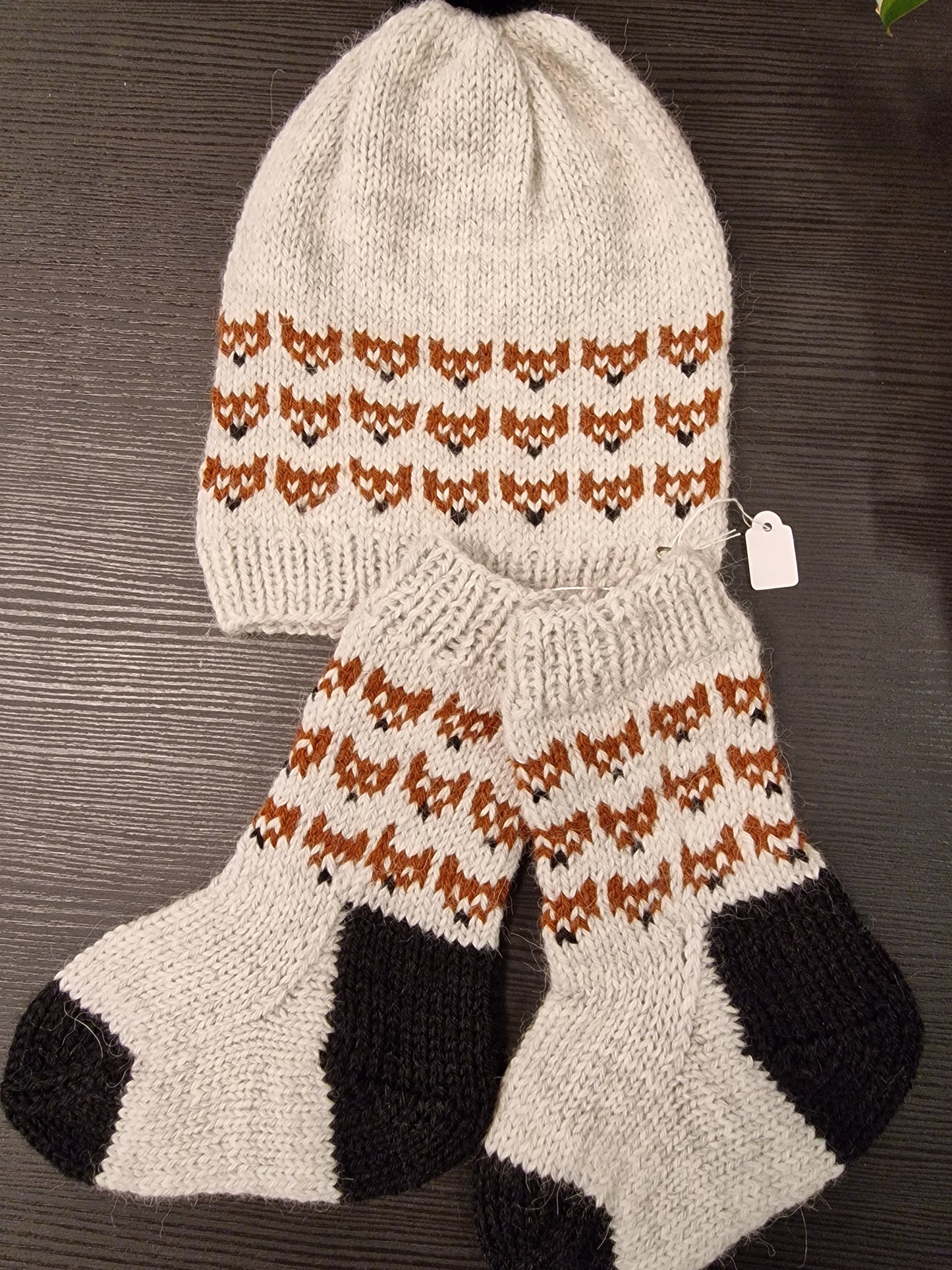 Sett med lue og sokker