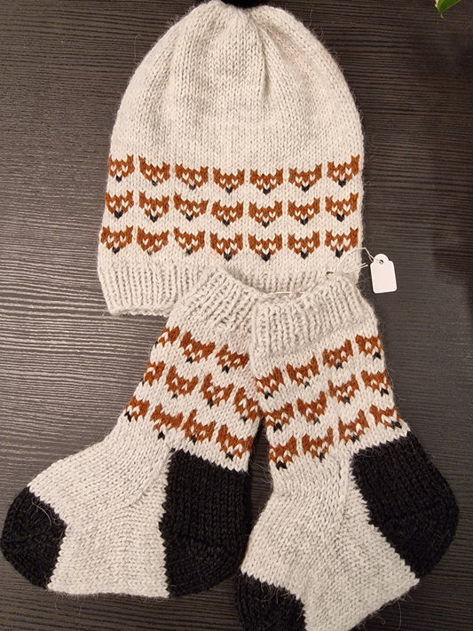 Sett med lue og sokker