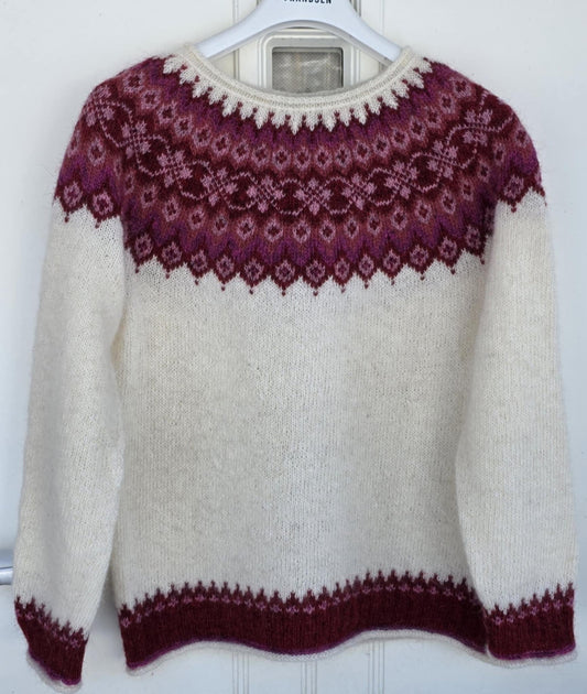 Skjoldmøy fra Vanja strikk.