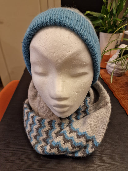 Sett med lue og dobbel skjerf.