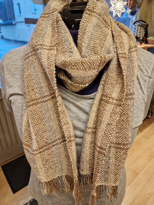 Vevd skjerf i tweed garn