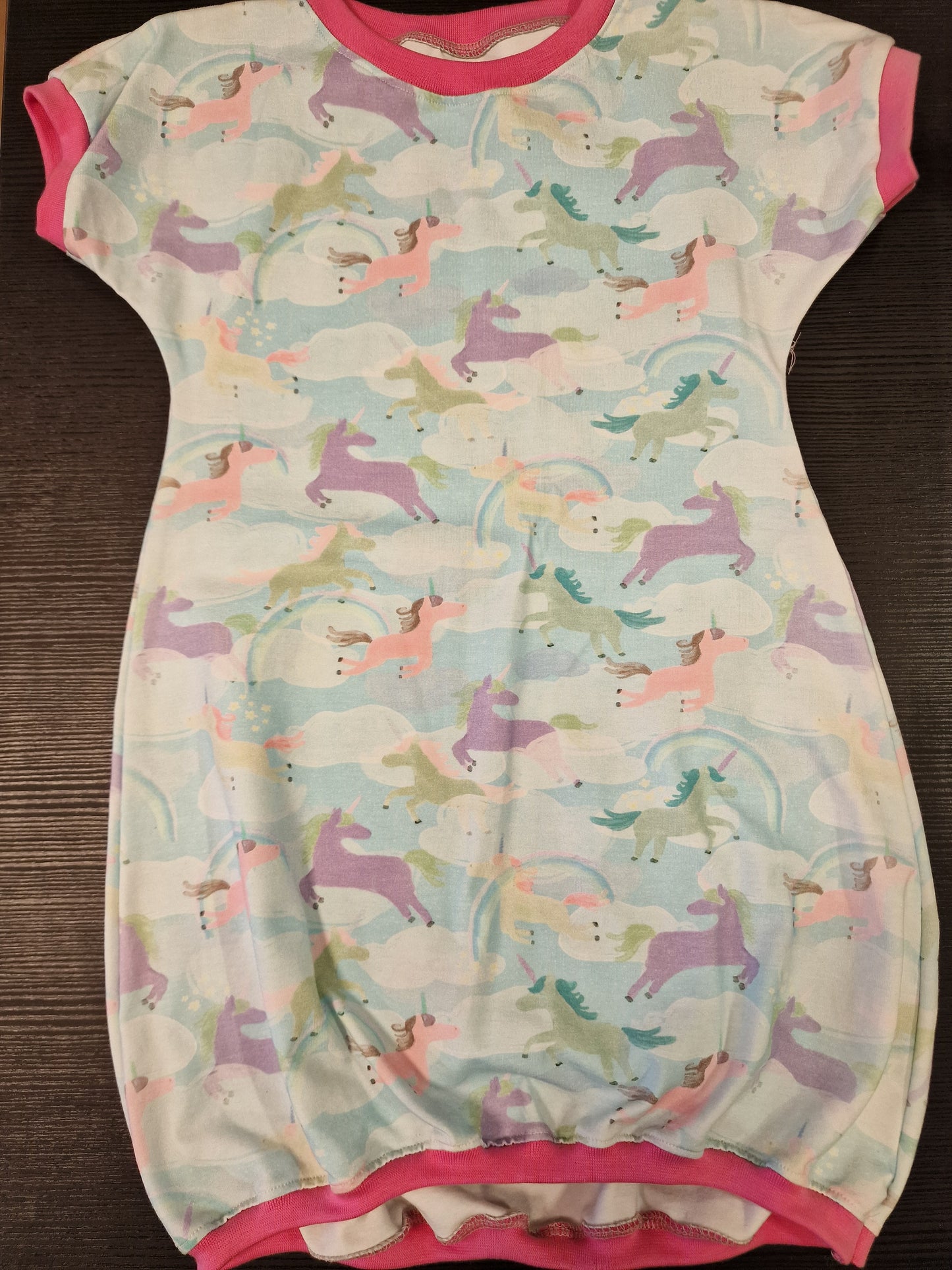 Kjole/tunika med enhjørning.