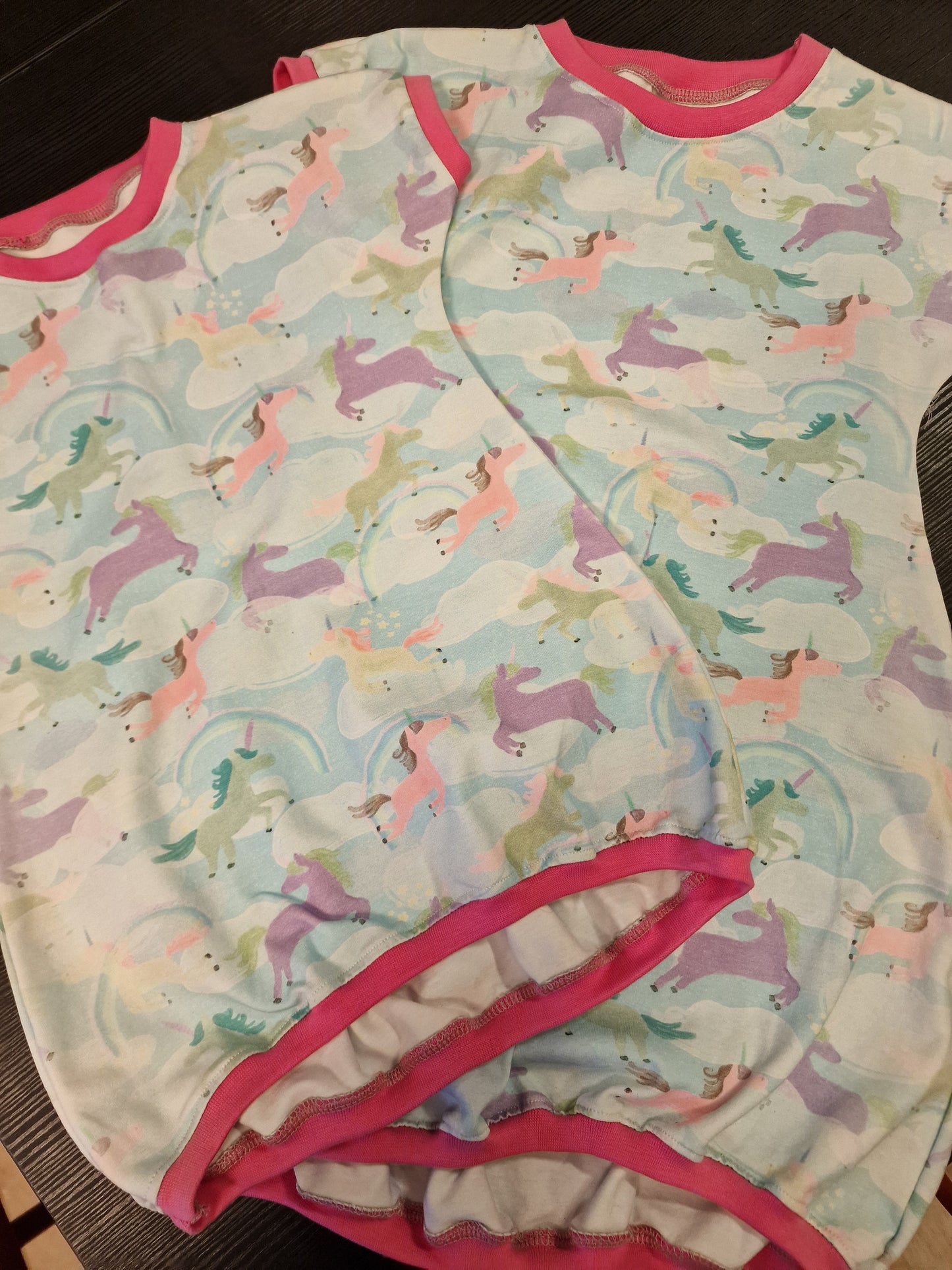 Kjole/tunika med enhjørning.