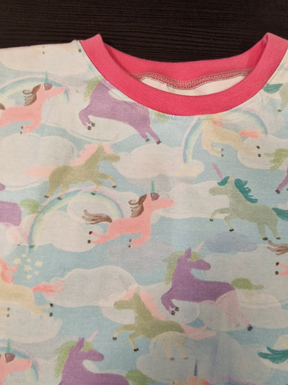 Kjole/tunika med enhjørning.