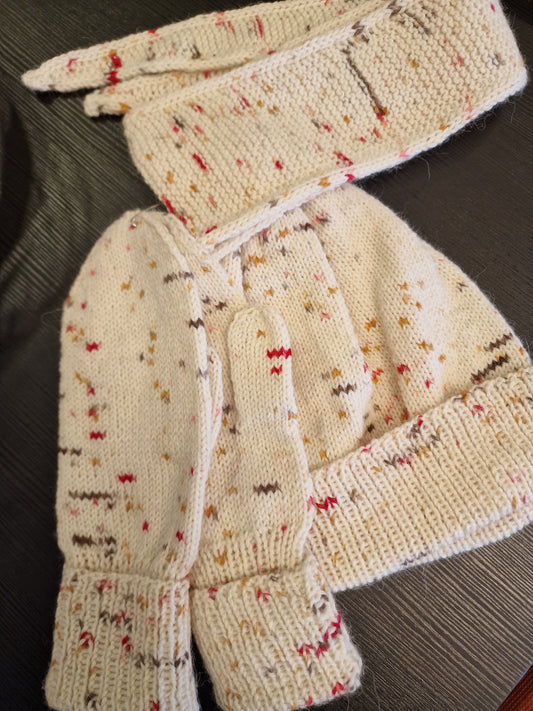 Sett med lue, votter og skjerf.