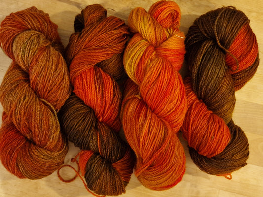 Håndfarget finull. Høstfarger