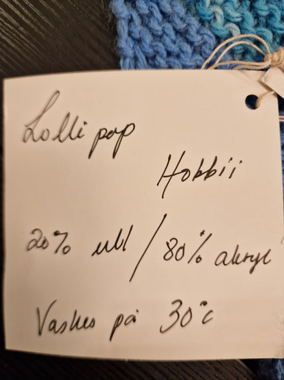 Stort sjal i blåfarger.